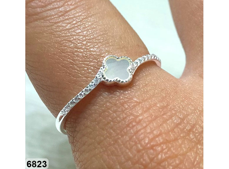 15 AN 06823 BL VAN CLEEF