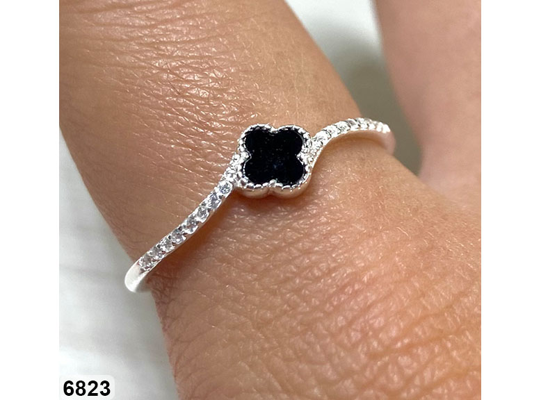 15 AN 06823 NG ESTILO VAN CLEEF