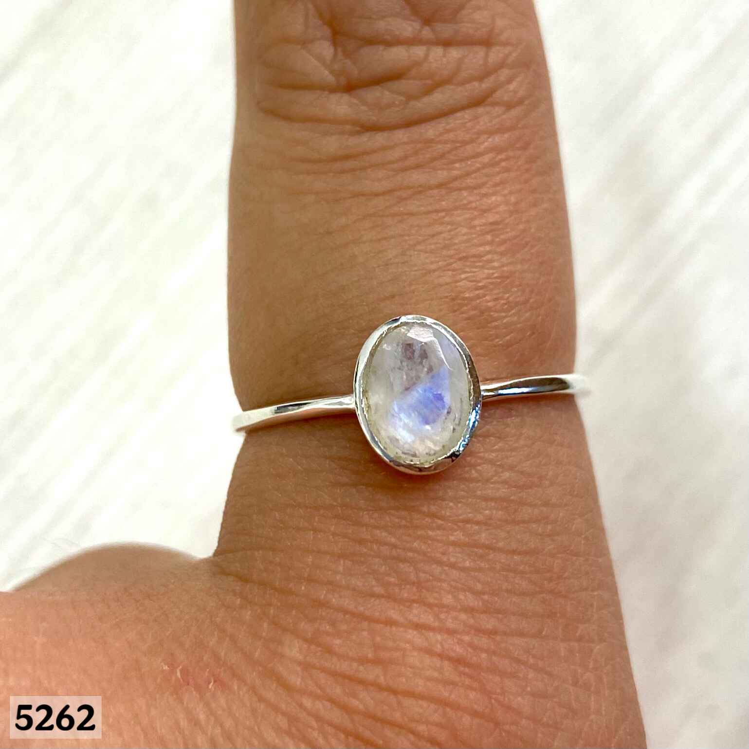17 AN 05262 OVAL PIEDRA LUNAR